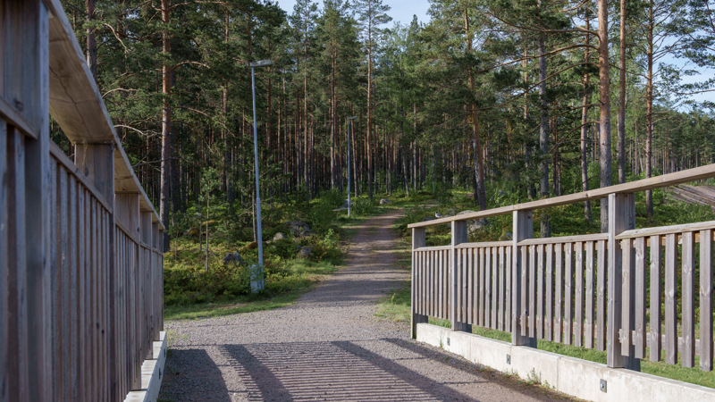 Elljusspår över bro.