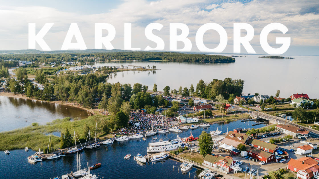 Flygbild över kanalområdet med ordet "Karlsborg" i bakgrunden