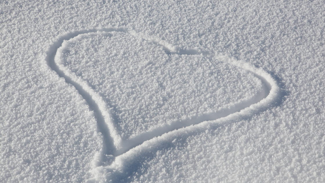 Hjärta ritat i snön