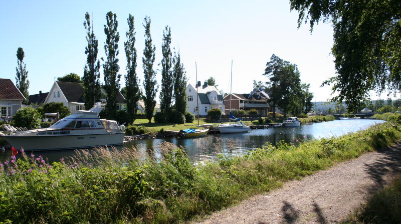 Vy över Göta Kanal från norra kanalbanken, bild 2