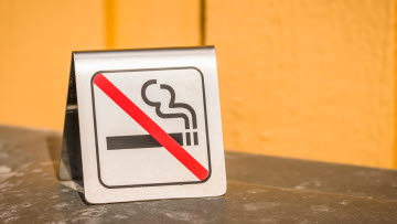 Skylt med symbol för rökning förbjuden